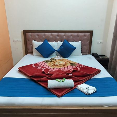 Hotel Holiday Inn Paradise Chandīgarh Екстериор снимка