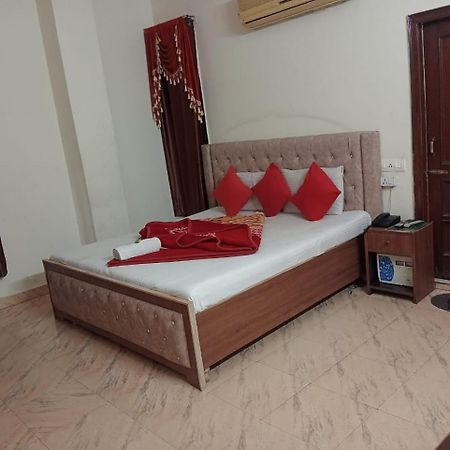 Hotel Holiday Inn Paradise Chandīgarh Екстериор снимка