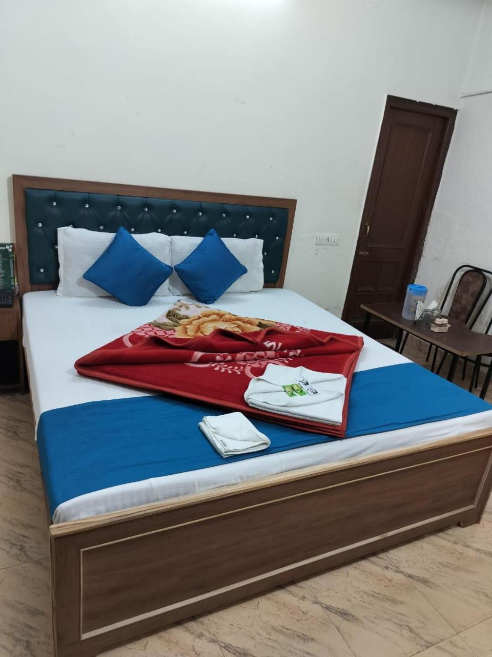 Hotel Holiday Inn Paradise Chandīgarh Екстериор снимка