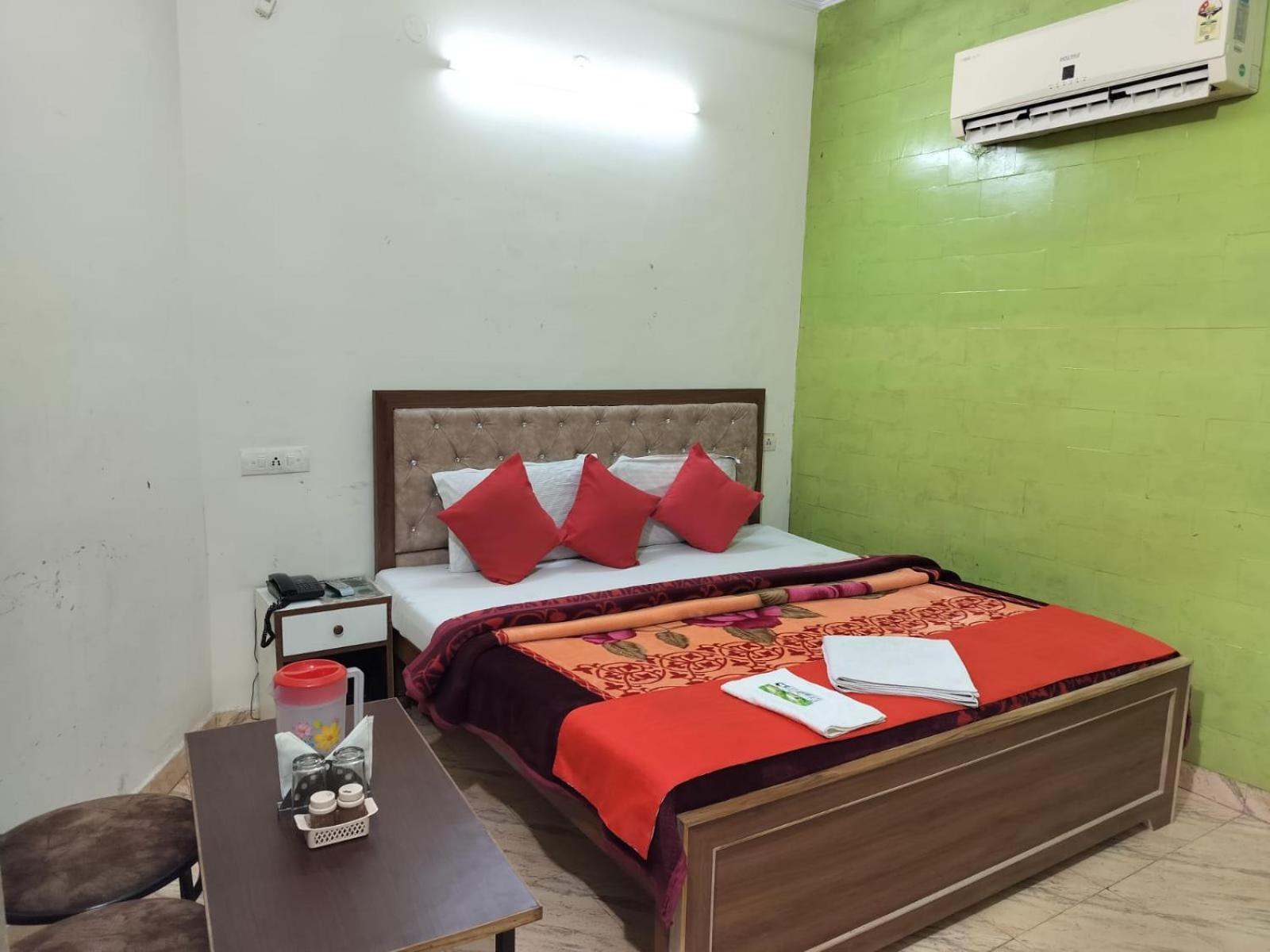 Hotel Holiday Inn Paradise Chandīgarh Екстериор снимка