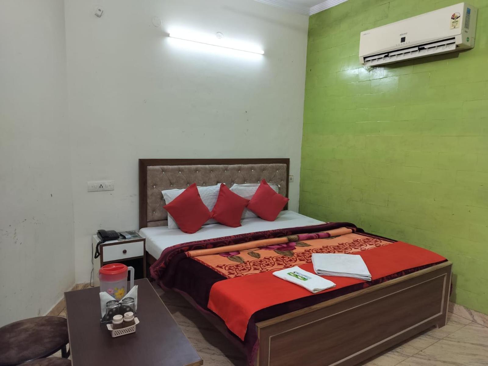 Hotel Holiday Inn Paradise Chandīgarh Екстериор снимка