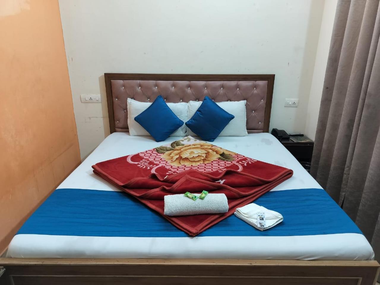 Hotel Holiday Inn Paradise Chandīgarh Екстериор снимка