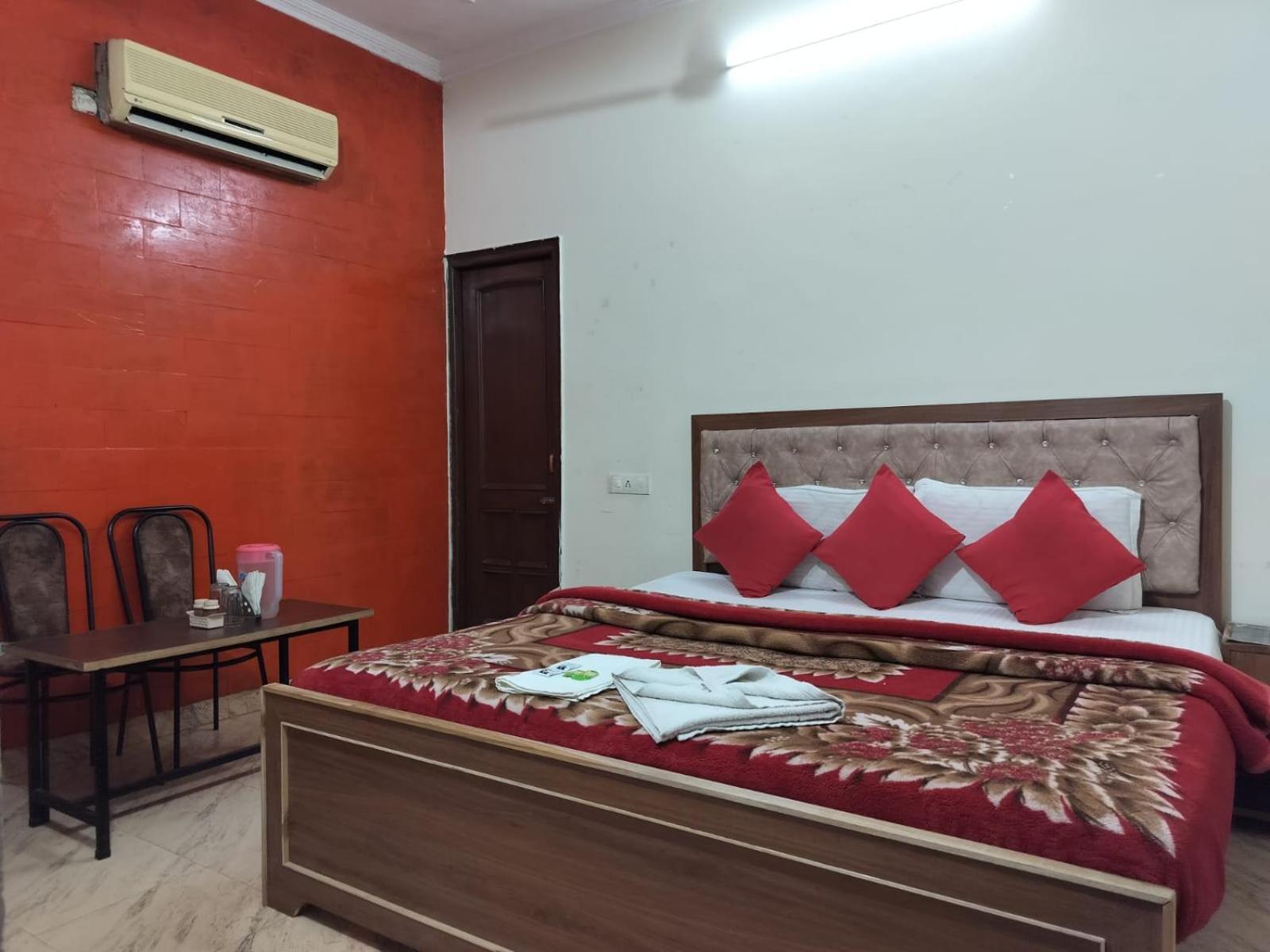 Hotel Holiday Inn Paradise Chandīgarh Екстериор снимка