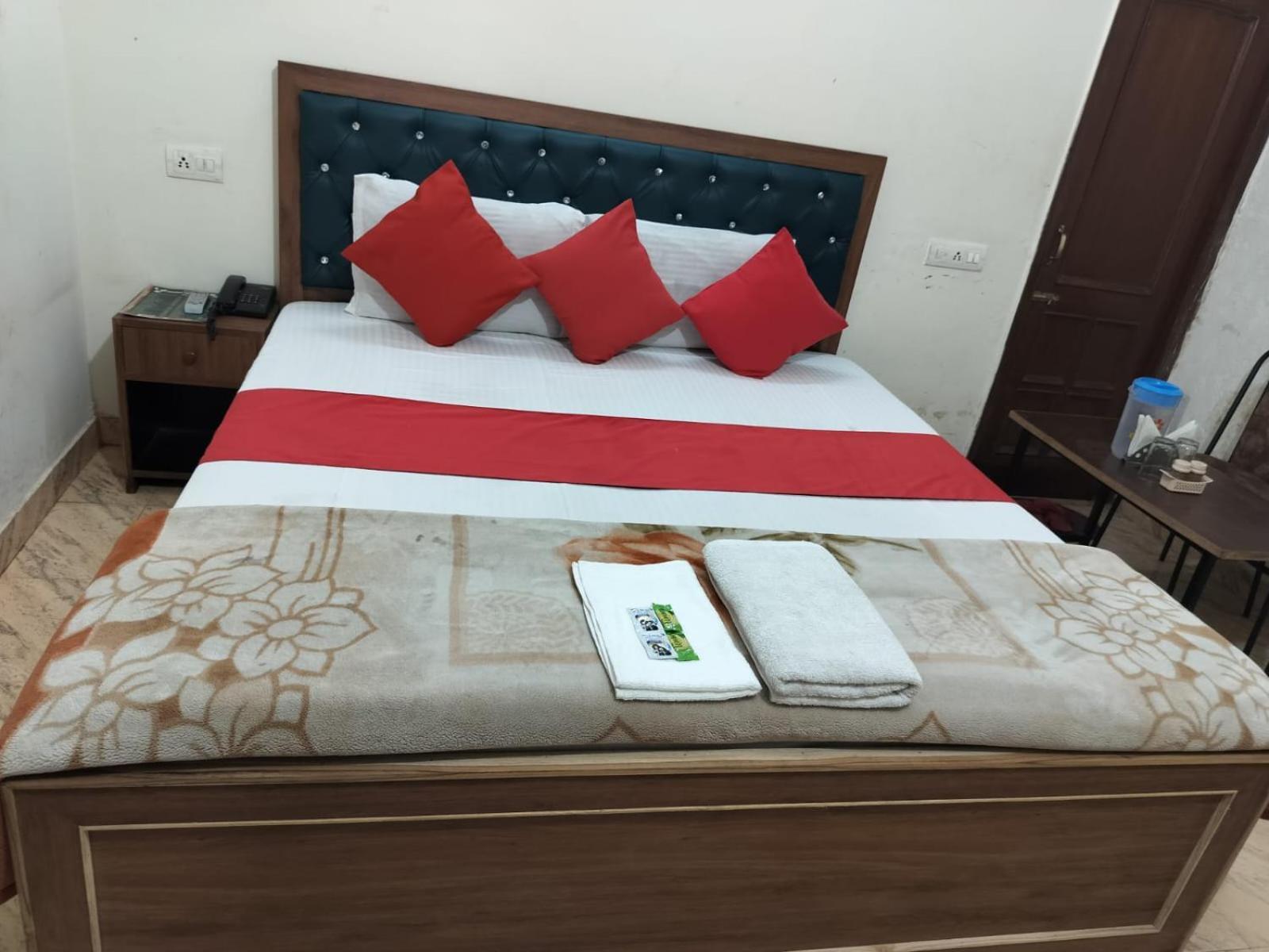 Hotel Holiday Inn Paradise Chandīgarh Екстериор снимка