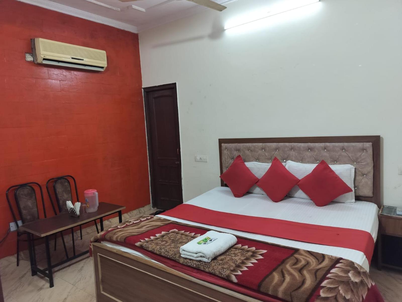 Hotel Holiday Inn Paradise Chandīgarh Екстериор снимка