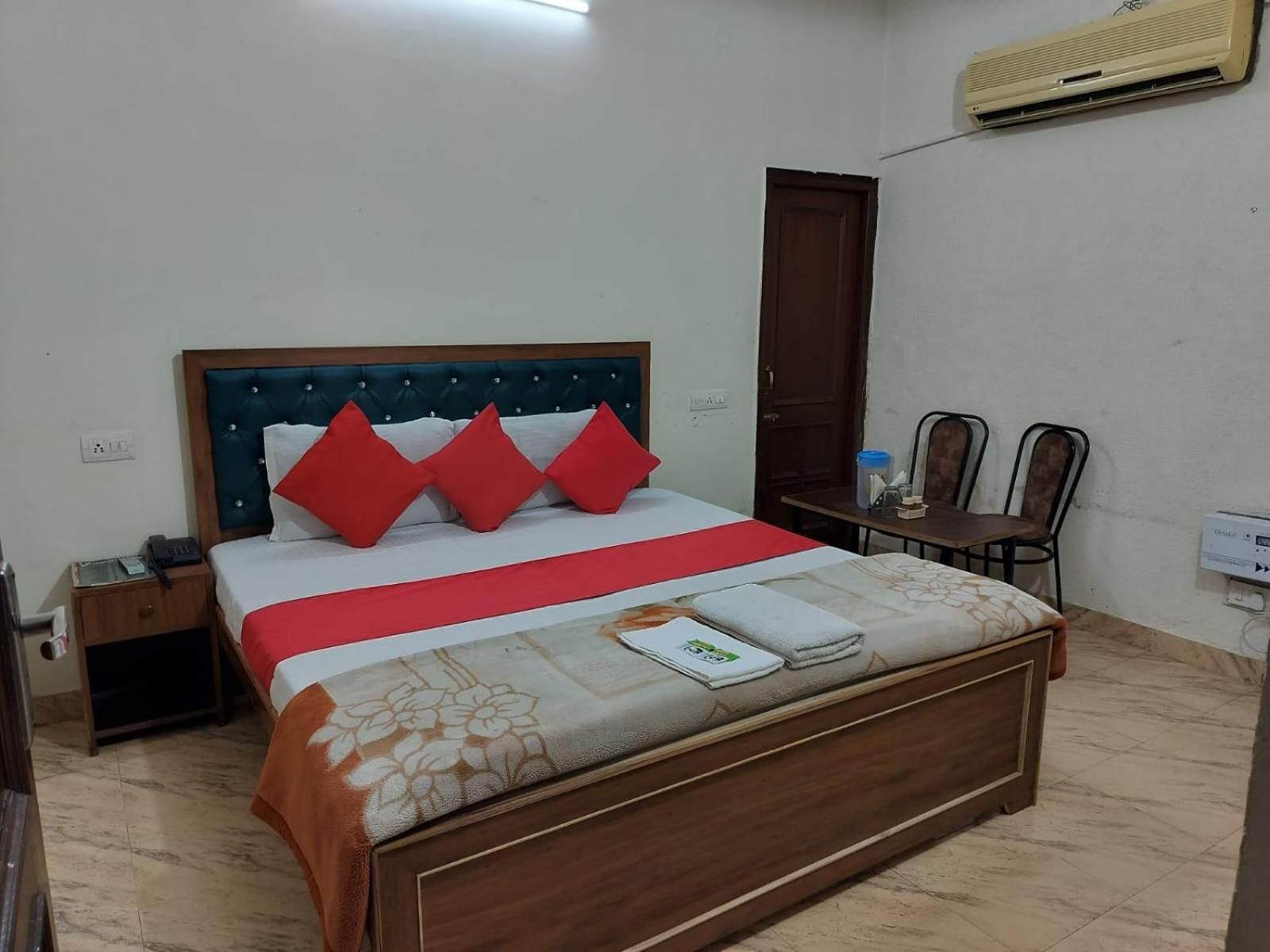 Hotel Holiday Inn Paradise Chandīgarh Екстериор снимка