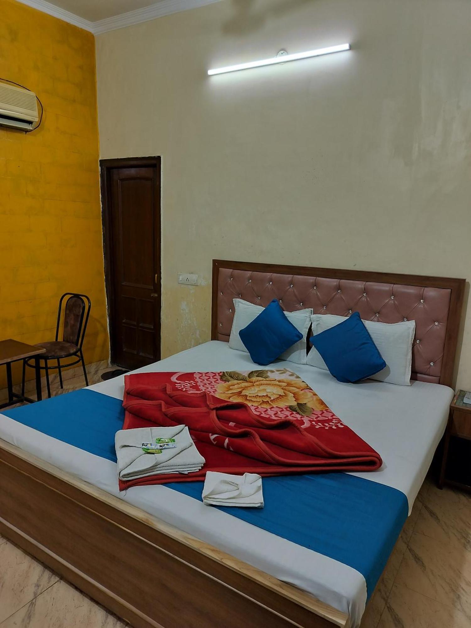 Hotel Holiday Inn Paradise Chandīgarh Екстериор снимка