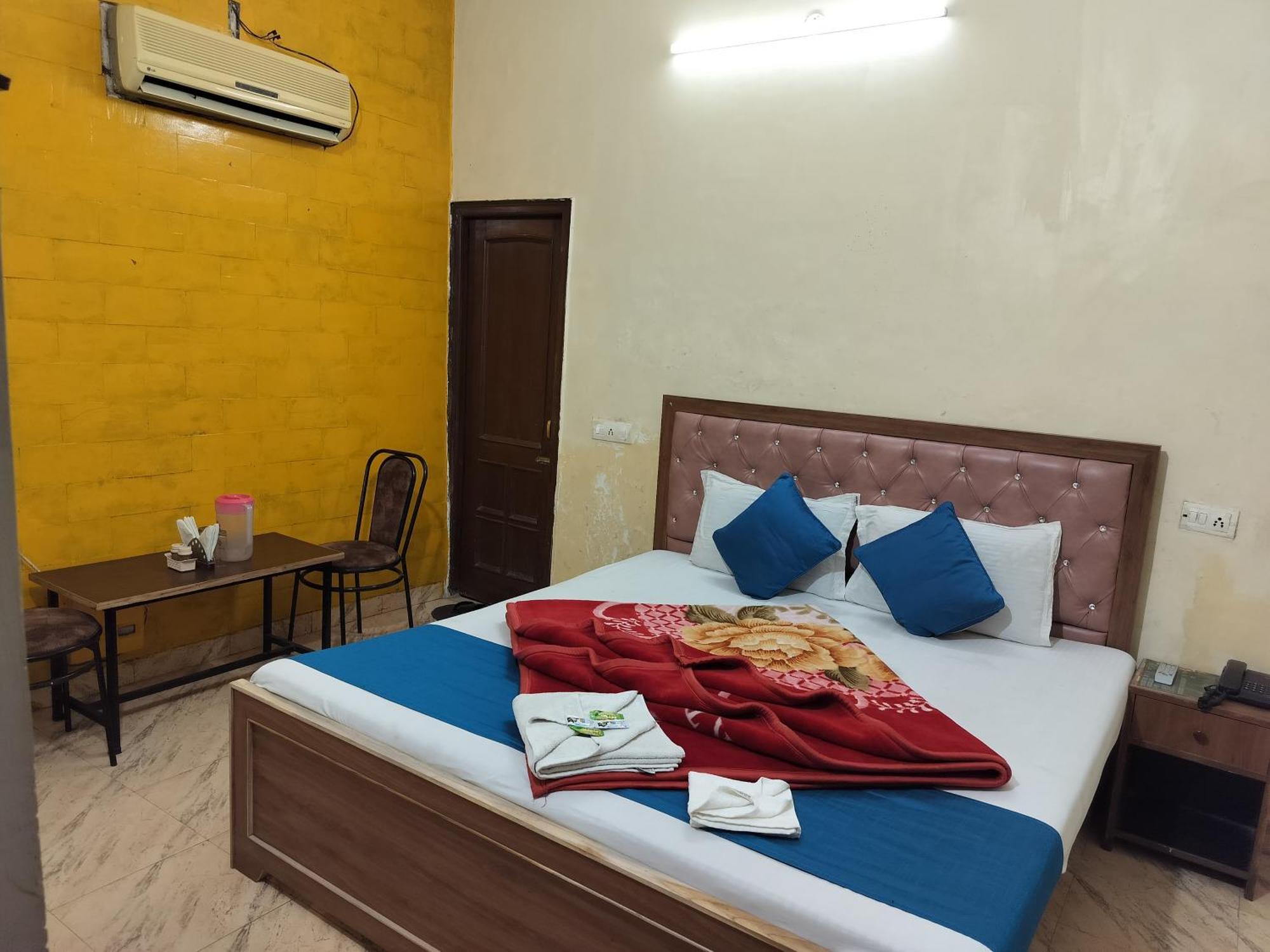 Hotel Holiday Inn Paradise Chandīgarh Екстериор снимка