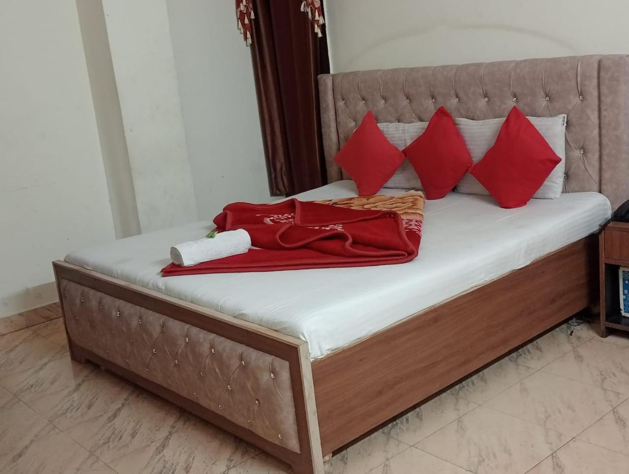 Hotel Holiday Inn Paradise Chandīgarh Екстериор снимка