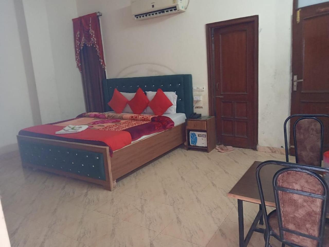 Hotel Holiday Inn Paradise Chandīgarh Екстериор снимка