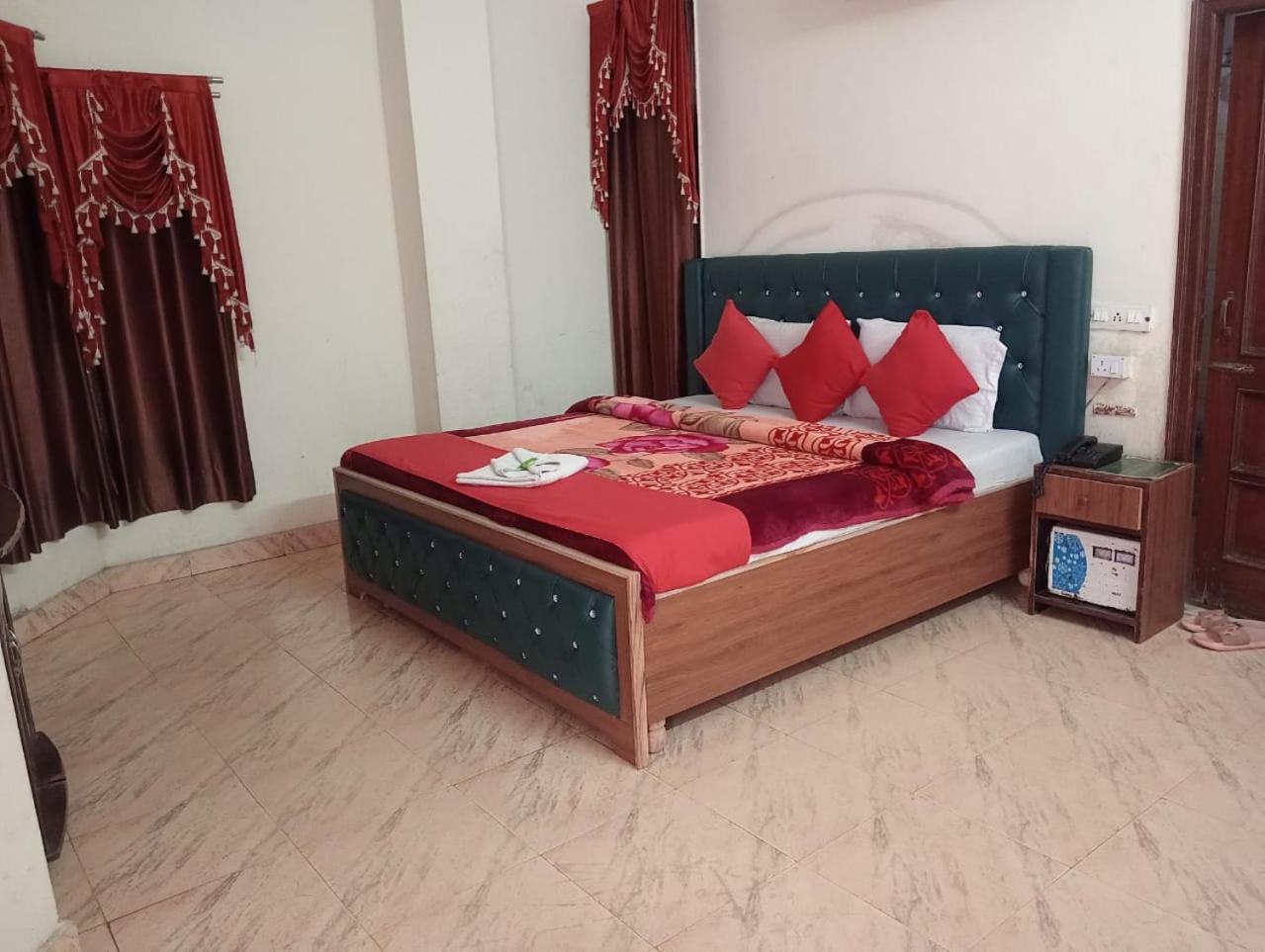 Hotel Holiday Inn Paradise Chandīgarh Екстериор снимка